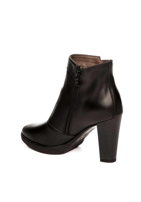 Black leather ankle boot NERO GIARDINI | 411210GUANTO-100